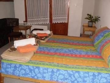 Фото номера Трехместный номер с балконом Гостевой дом Veselata Guest House г. Долна-Баня 5