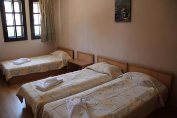 Фото номера Трехместный номер Гостевой дом Guest Houses Kedar г. Долна-Баня 3