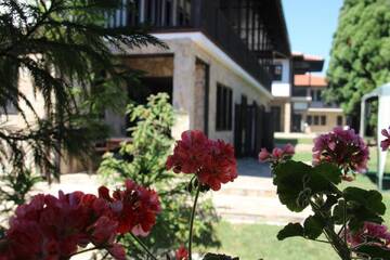 Фотографии Гостевой дом Guest Houses Kedar г. Долна-Баня (Болгария) №1 Фото Гостевой дом Guest Houses Kedar г. Долна-Баня 1