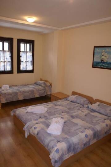 Фото номера Трехместный номер Гостевой дом Guest Houses Kedar г. Долна-Баня 2