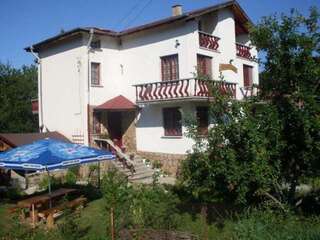 Фото Гостевой дом Veselata Guest House г. Долна-Баня